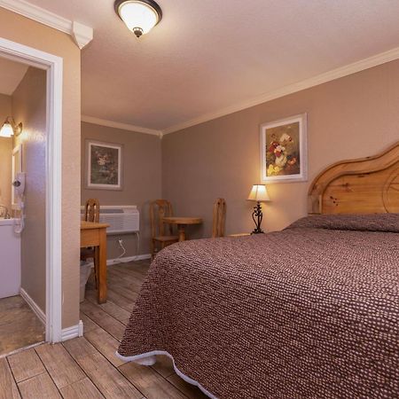Country Inn Motel Fredericksburg Bagian luar foto