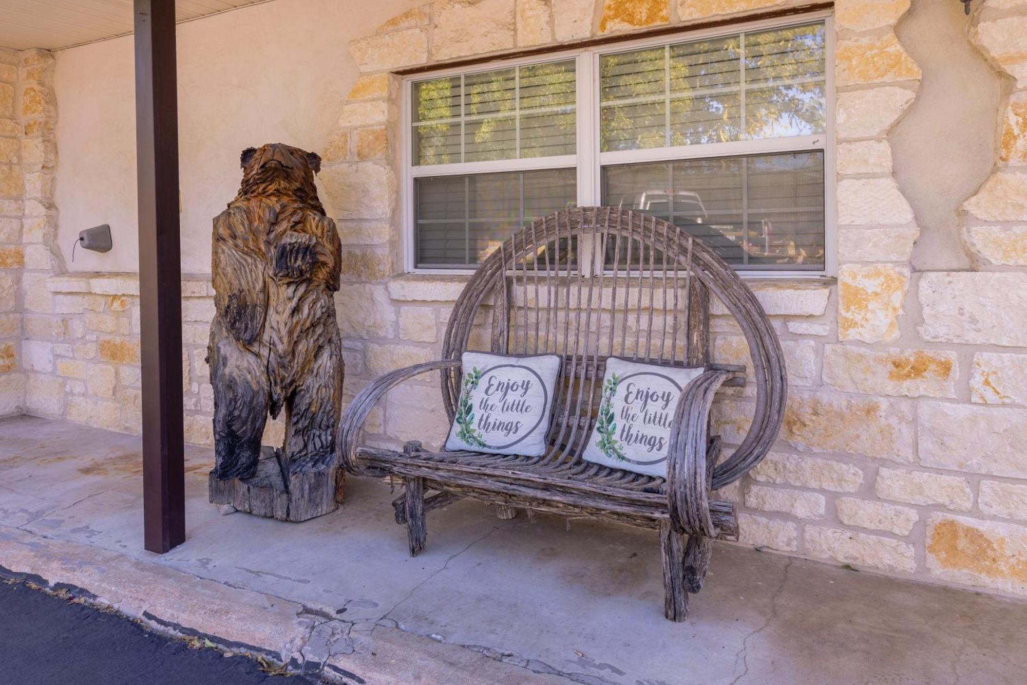 Country Inn Motel Fredericksburg Bagian luar foto