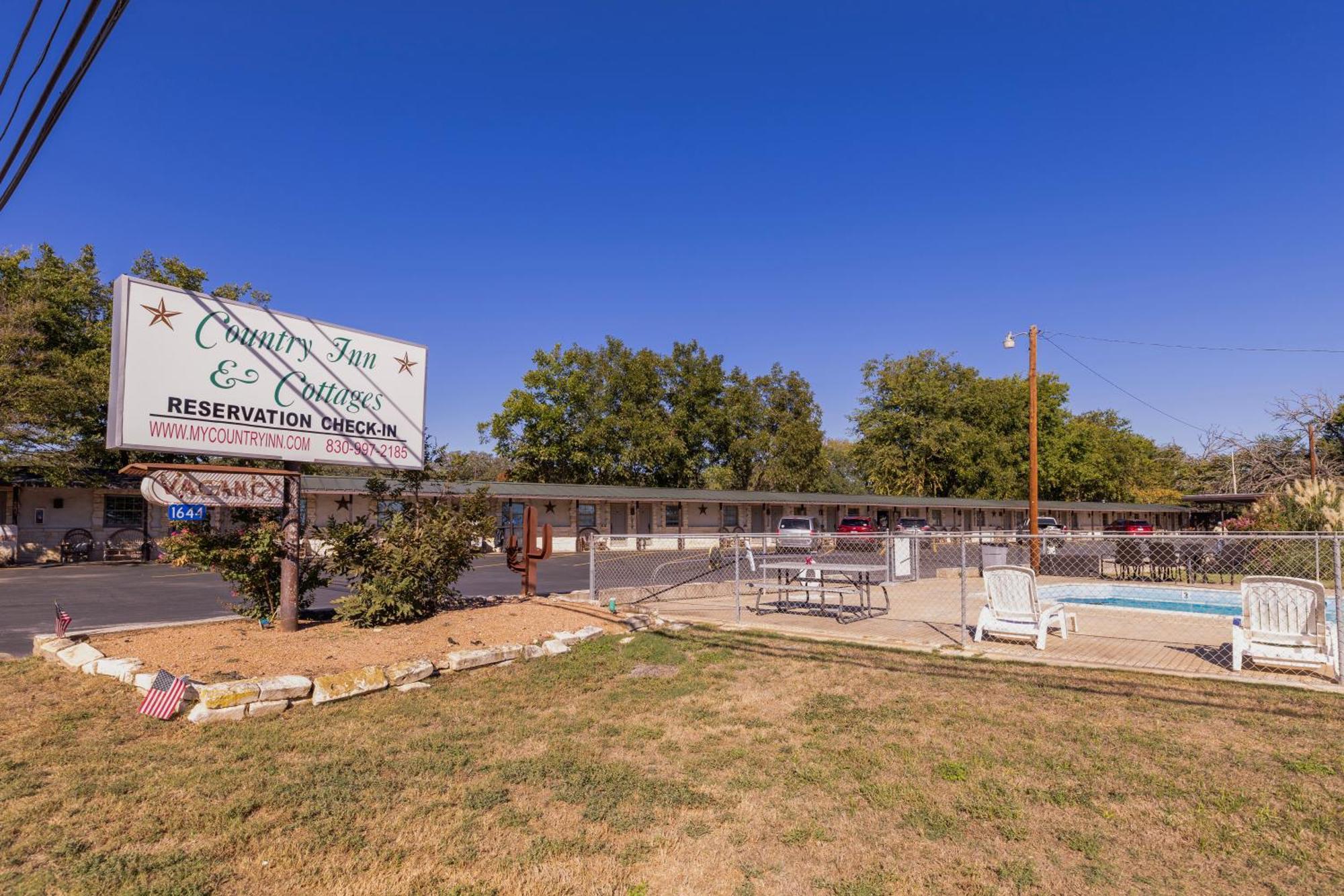 Country Inn Motel Fredericksburg Bagian luar foto