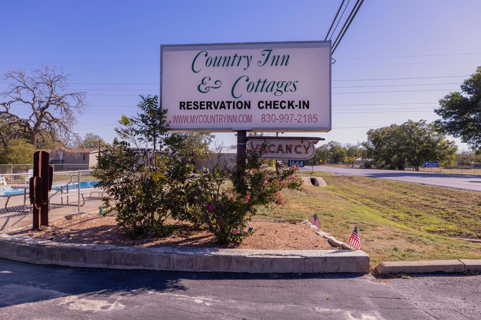 Country Inn Motel Fredericksburg Bagian luar foto